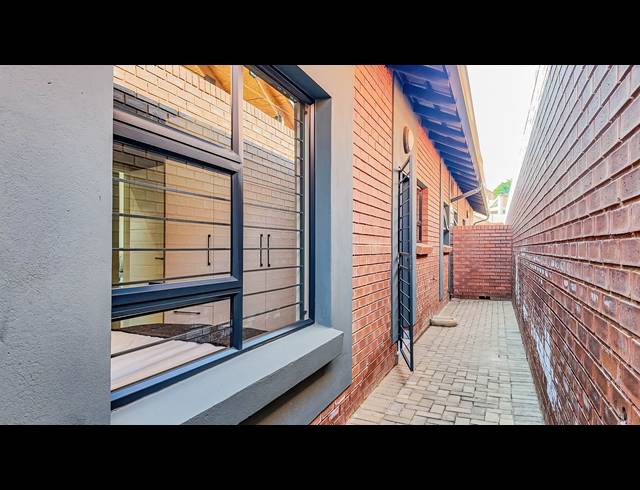 3 BEDROOM TOWNHOUSE FOR SALE IN FAERIE GLEN